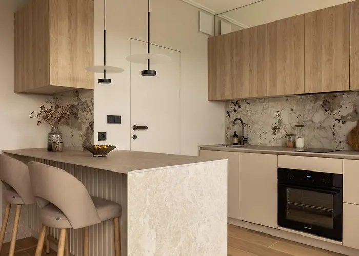 Sunset Balcony Center Free Parking *