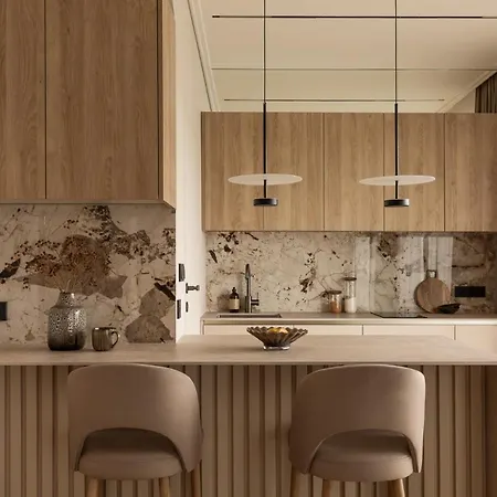 Sunset Balcony Center Free Parking *