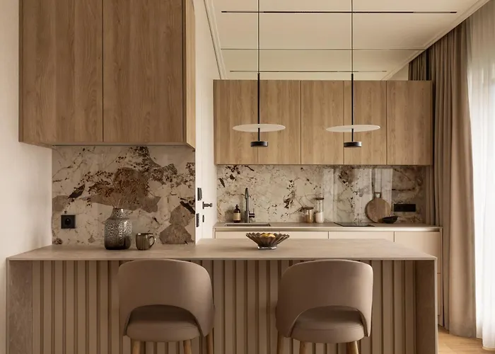 Sunset Balcony Center Free Parking *