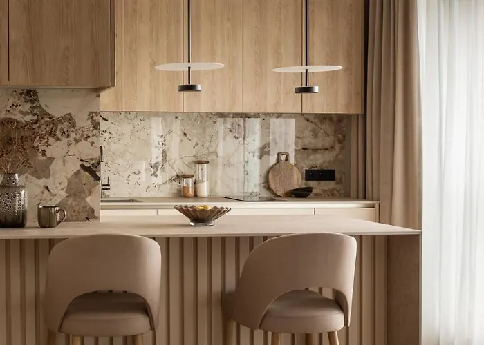 Sunset Balcony Center Free Parking *