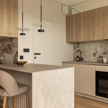 Sunset Balcony Center Free Parking *